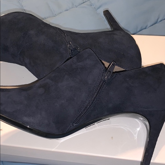 CALVIN KLEIN JOANIE SUEDE ANKLE BOOTIE 11 NWOT NIB - Picture 5 of 10